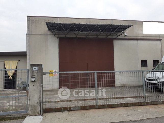 Capannone in commerciale in Via Tito Speri