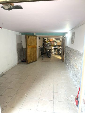 Garage/posto auto in residenziale in Via Vittorio Locchi 47