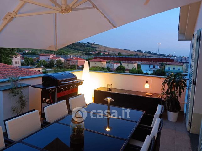 Casa bi/trifamiliare in residenziale in