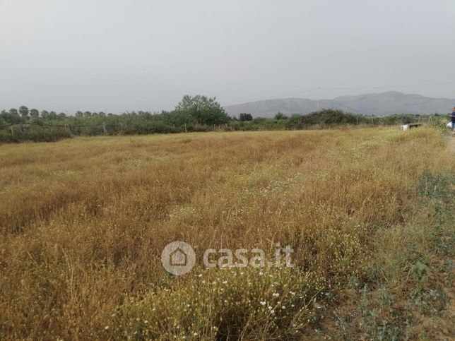 Terreno agricolo in commerciale in 