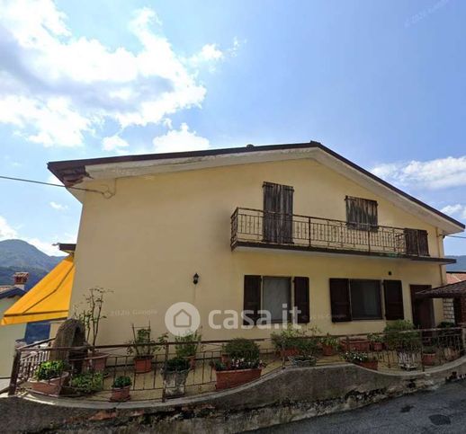Casa bi/trifamiliare in residenziale in Via Valmezzana