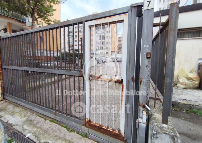 Box/posto auto in residenziale in Via Portogallo