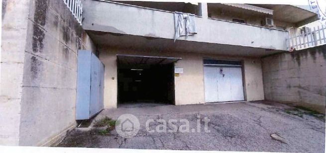 Garage/posto auto in residenziale in Via D. Bramante 50