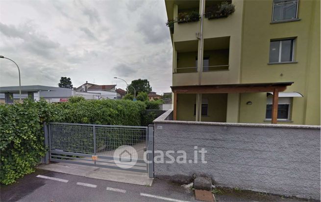 Box/posto auto in residenziale in Via Silvio Pellico 2
