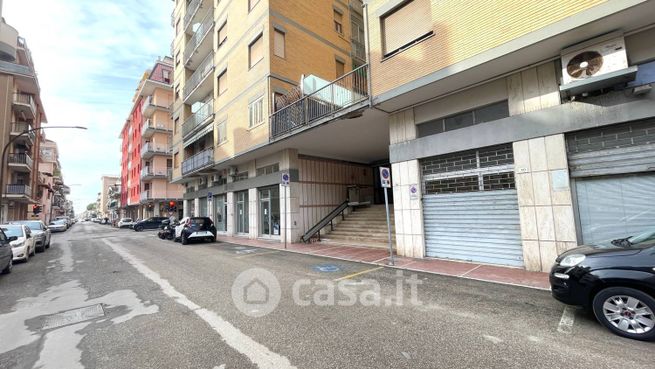 Box/posto auto in residenziale in Via Ugo Foscolo 42