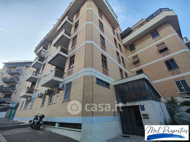 Ufficio in commerciale in Via Poggio Ameno 65