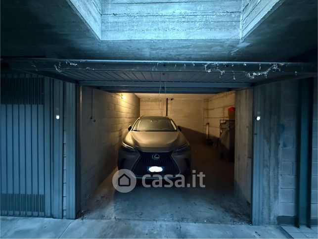 Box/posto auto in residenziale in Via Caduti Bollatesi 14