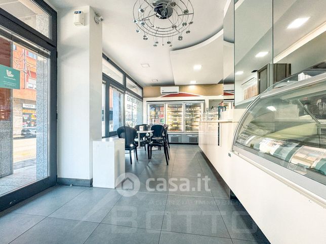 Capannone in commerciale in Corso Sempione 15