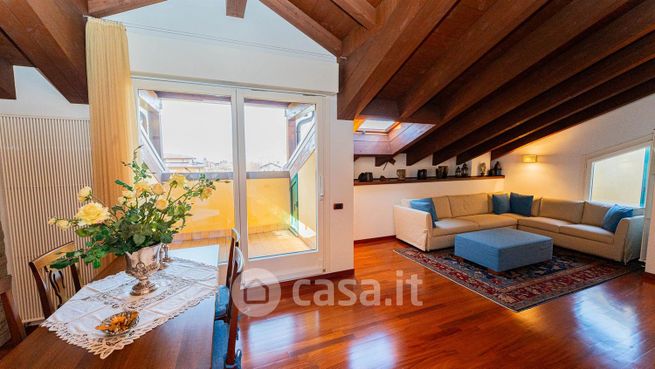 Appartamento in residenziale in Via Tanera 27