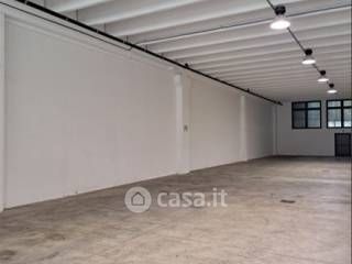 Capannone in commerciale in Via G. Pieraccini 68
