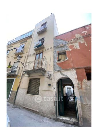 Casa indipendente in residenziale in Via Orfani 71