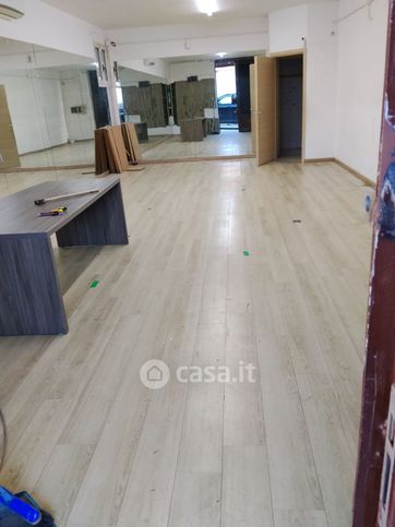 Ufficio in commerciale in Via Pisciarelli