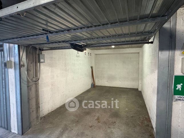 Garage/posto auto in residenziale in Piazza Stefano Jacini