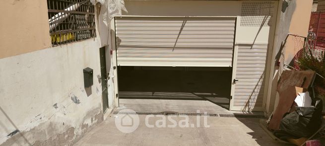 Box/posto auto in residenziale in Via Luigi Michelazzi 27