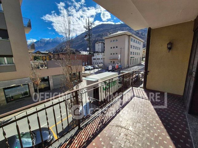 Appartamento in residenziale in Viale Tommaso Ambrosetti