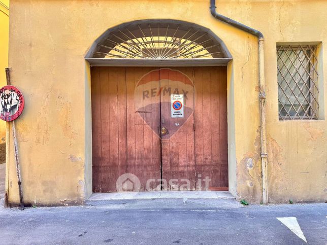 Box/posto auto in residenziale in Via del Portone 9