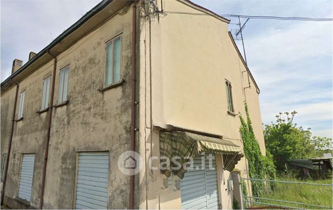 Casa bi/trifamiliare in residenziale in Via di Mezzo