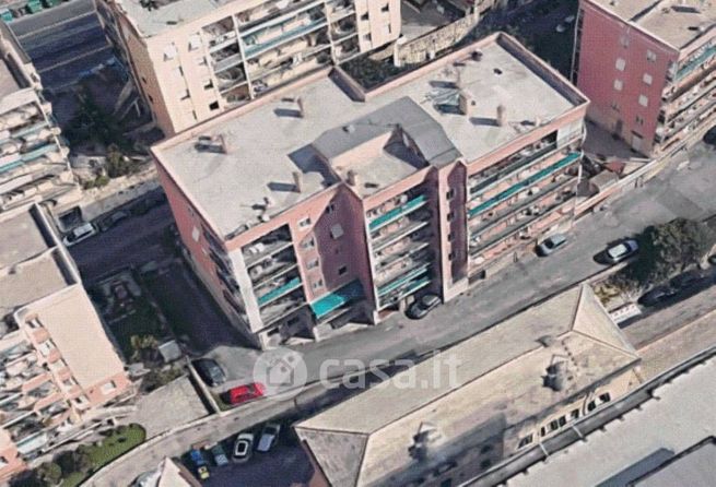 Box/posto auto in residenziale in Via dell'Ombra 5