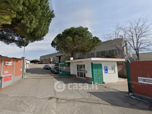 Capannone in commerciale in Via delle Pescine 188