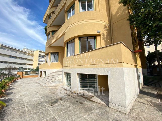 Ufficio in commerciale in Via Barnaba Oriani