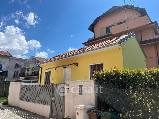 Casa indipendente in residenziale in Via Genova 6