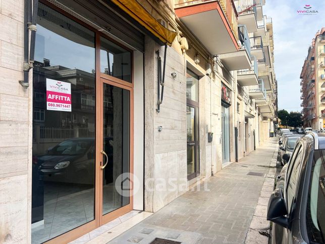 Attività/licenza (con o senza mura) in commerciale in Via Bir El Gobi 3
