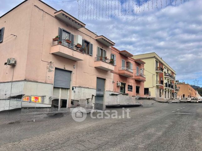 Negozio/locale commerciale in commerciale in Via Umberto Maddalena 20