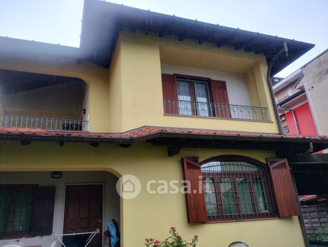 Villa in residenziale in Via Urbino 2