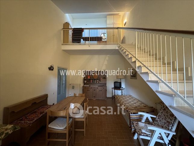 Casa indipendente in residenziale in 