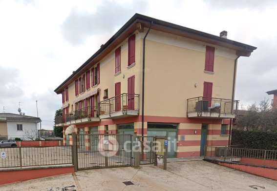 Ufficio in commerciale in Via Levadello