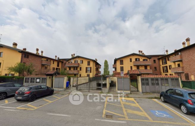 Garage/posto auto in residenziale in Via Eugenio Montale