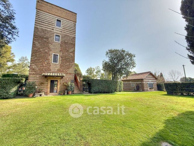 Rustico/casale in residenziale in Via di Diana