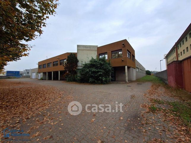 Capannone in commerciale in Via dell'Artigianato