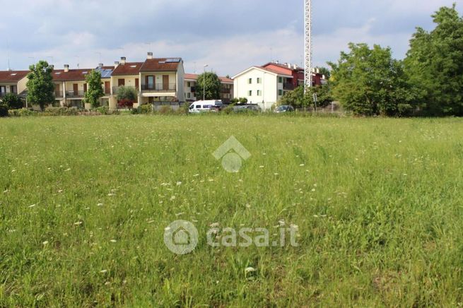 Terreno edificabile in residenziale in Via la Bassa 1