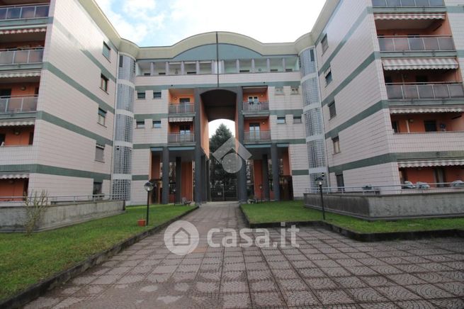Appartamento in residenziale in Via Monte Nevoso 14
