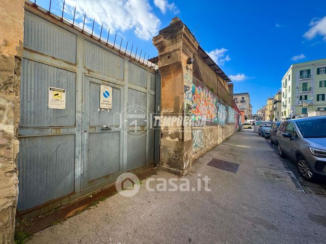 Capannone in commerciale in Via Acate