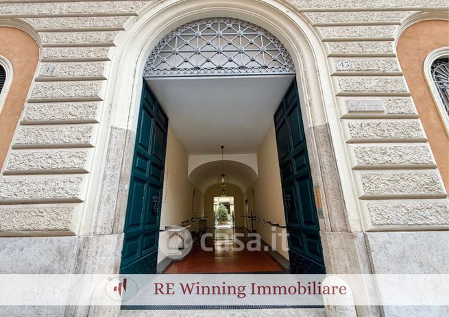 Ufficio in commerciale in Via Luciano Manara 43