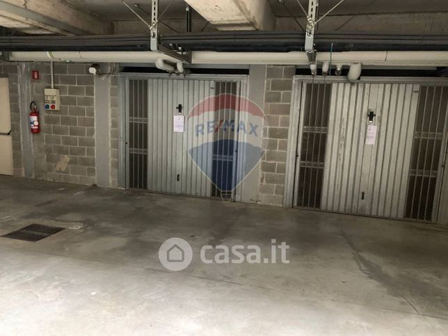 Garage/posto auto in residenziale in Via Strasburgo 6 B