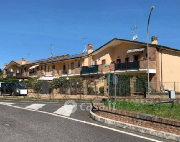 Villetta a schiera in residenziale in Via delle Noci 5