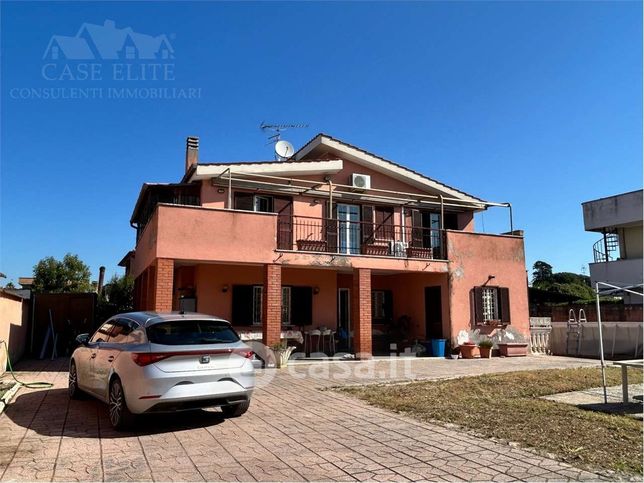 Villa in residenziale in Via dei Noci 20