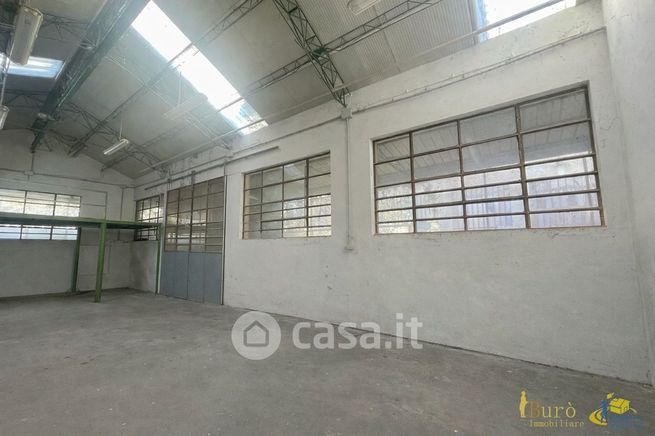 Capannone in commerciale in Via Francesco Lasagna 23