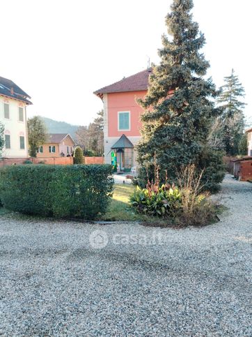 Villa in residenziale in 