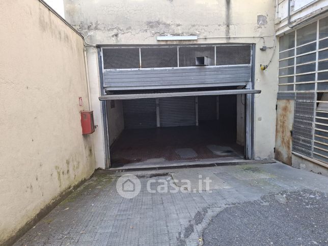 Box/posto auto in residenziale in Via Adolfo Omodeo 33