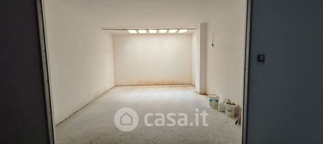 Box/posto auto in residenziale in Via delle Tufare 53