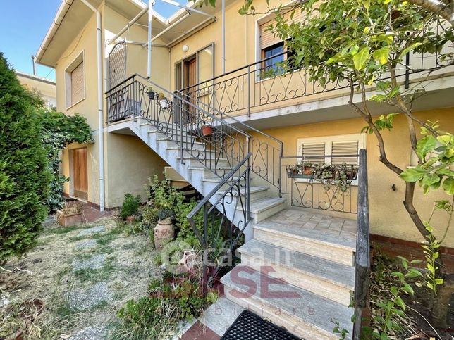 Villa in residenziale in Via Monte Cristallo