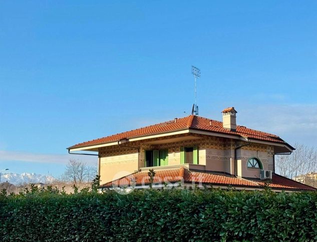 Villa in residenziale in Via Bossea 9