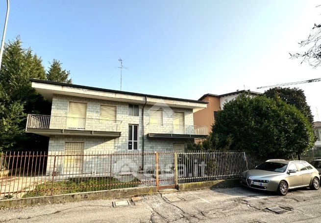 Appartamento in residenziale in Via San Pellico 8
