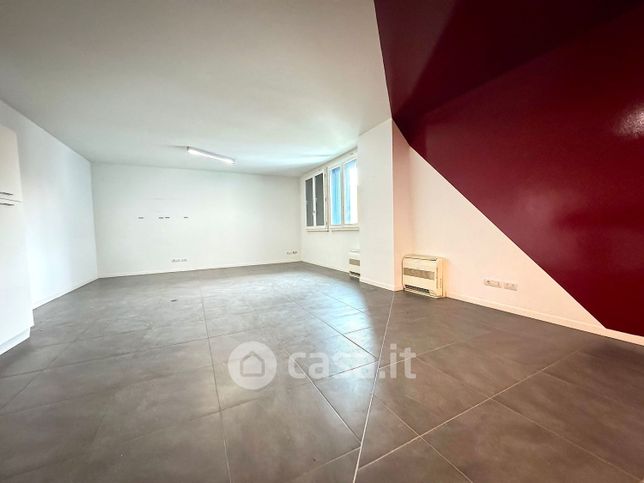 Ufficio in commerciale in Via Passo Pordoi 7 /5