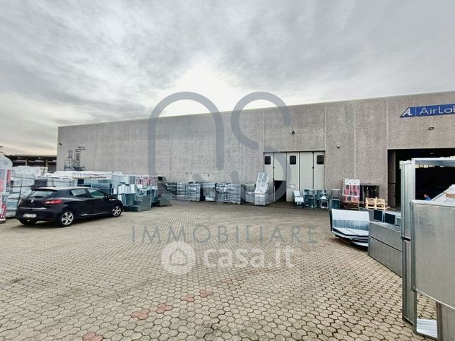 Capannone in commerciale in Tangenziale Nord Ticino 4
