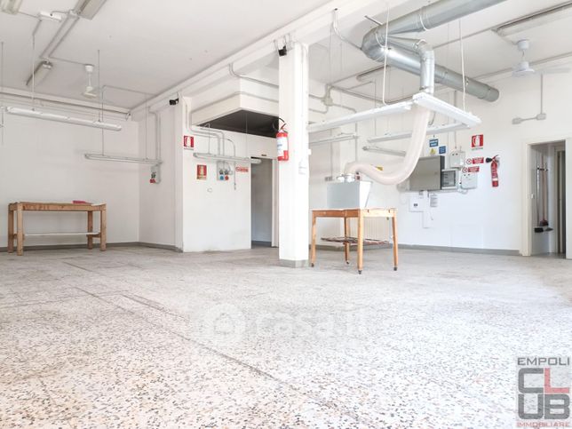 Capannone in commerciale in Via del Palazzo